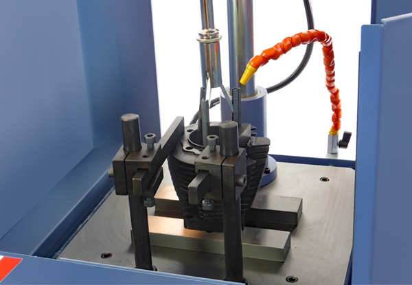 LEV125  Zylinder Honmaschine_img_3